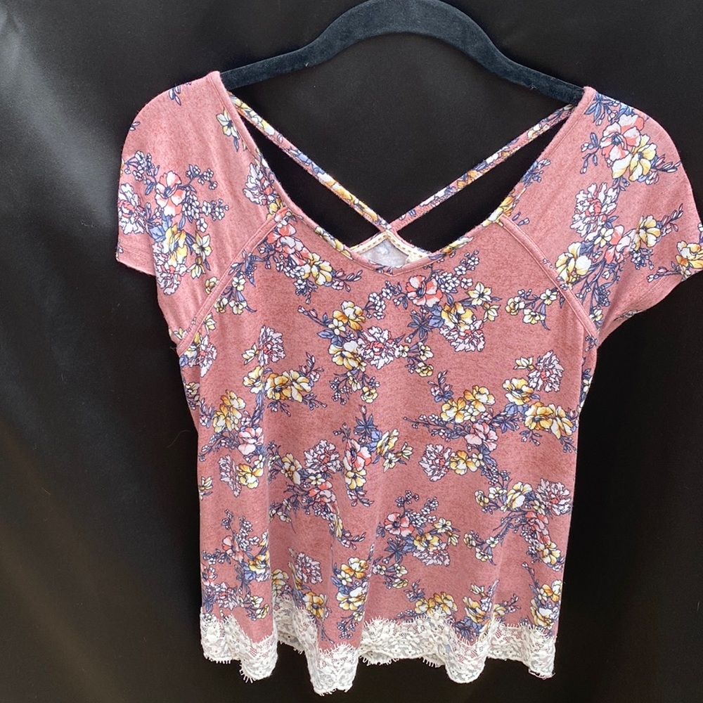 Women shirt size small (1)